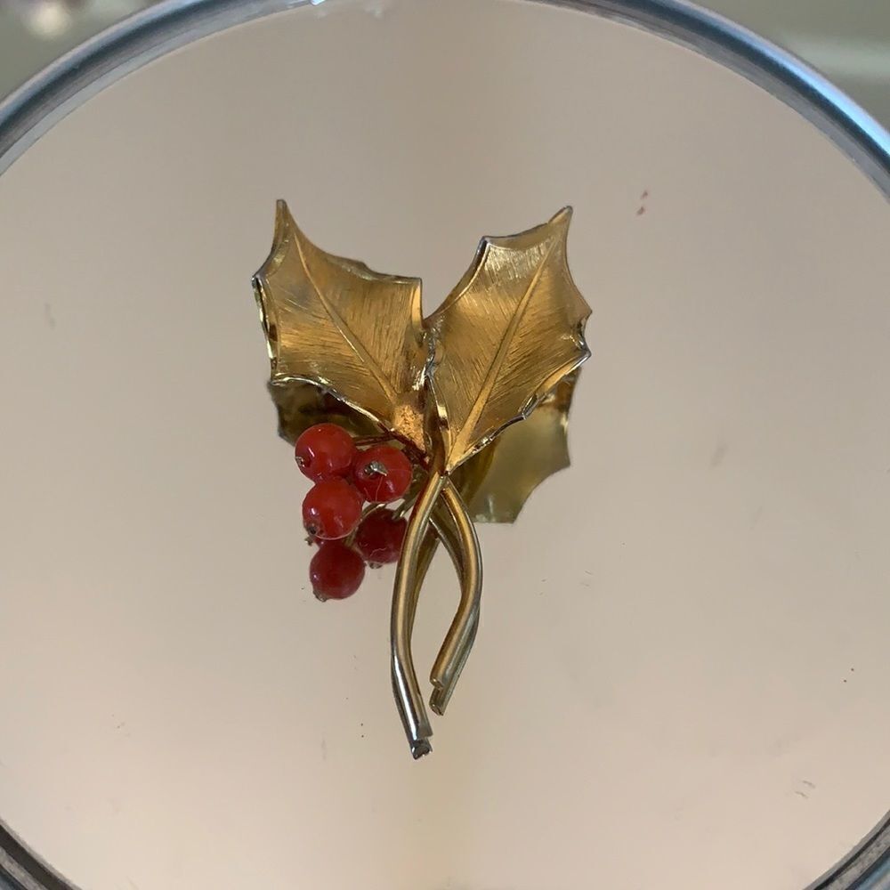 Small vintage gold leaves with orange berries brooch/pin‎